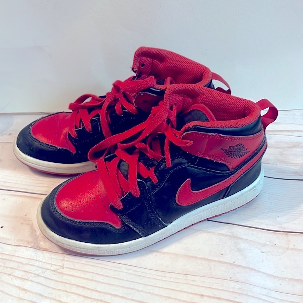 Nike Air Jordan 1 Mid Athletic Shoes Sz 1Y Alternate Bred DQ8424 060